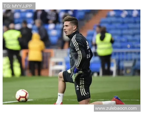 足球明星意外昏倒瞬间合集精彩回顾震撼场面引发球迷热议